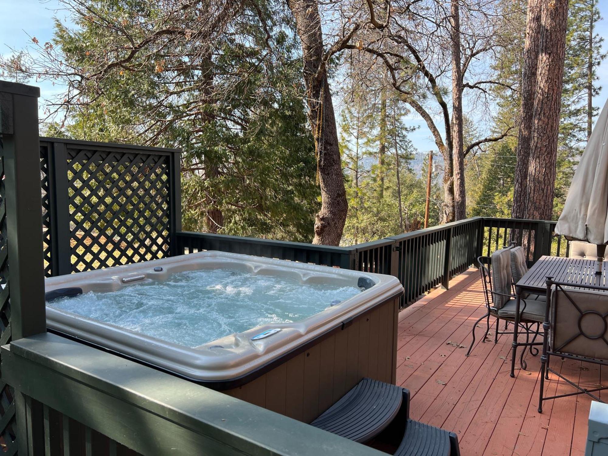 Sugar Pine Haus- A-frame W Hot Tub Holiday home