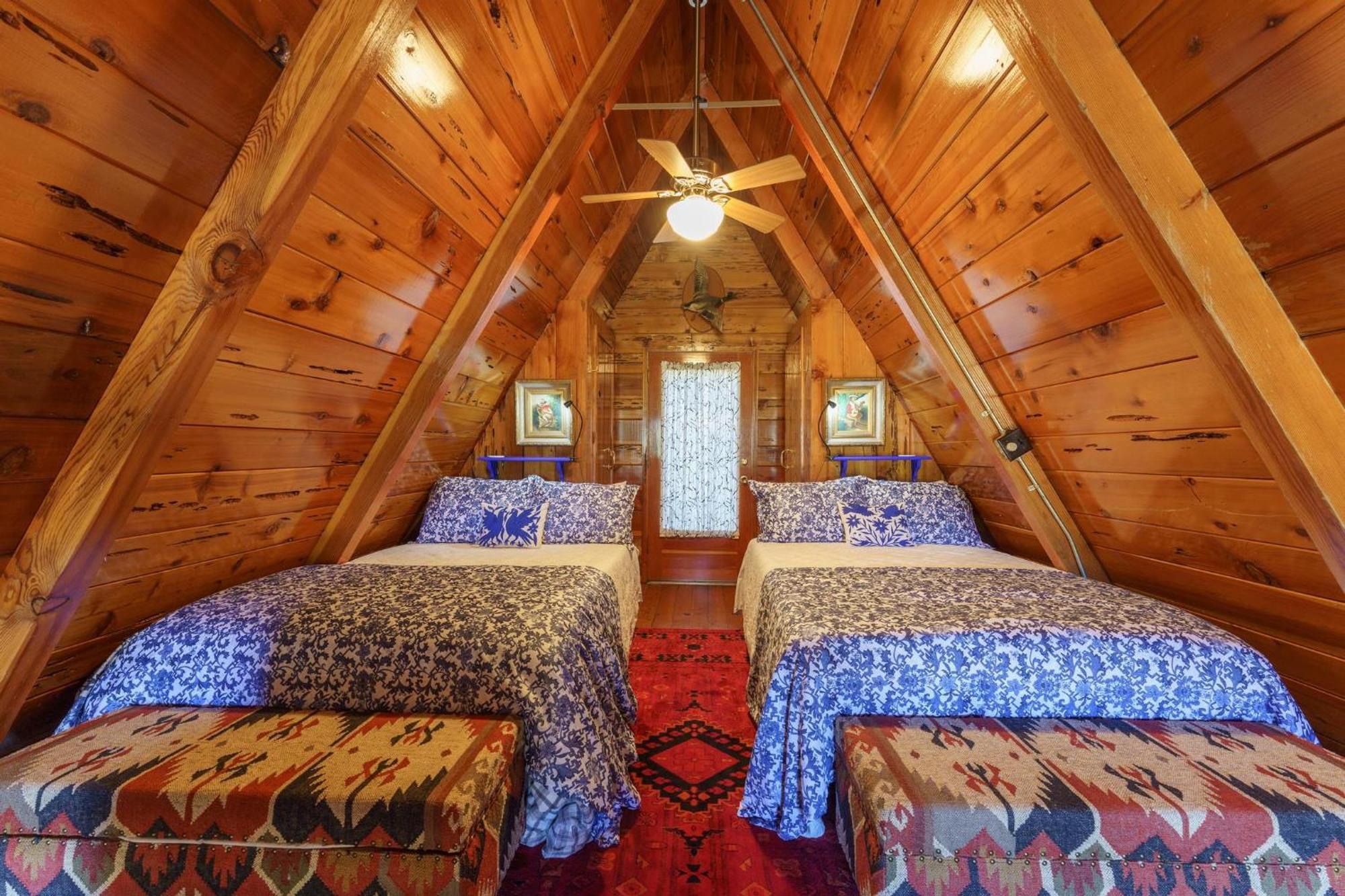 Holiday home Sugar Pine Haus- A-frame W Hot Tub