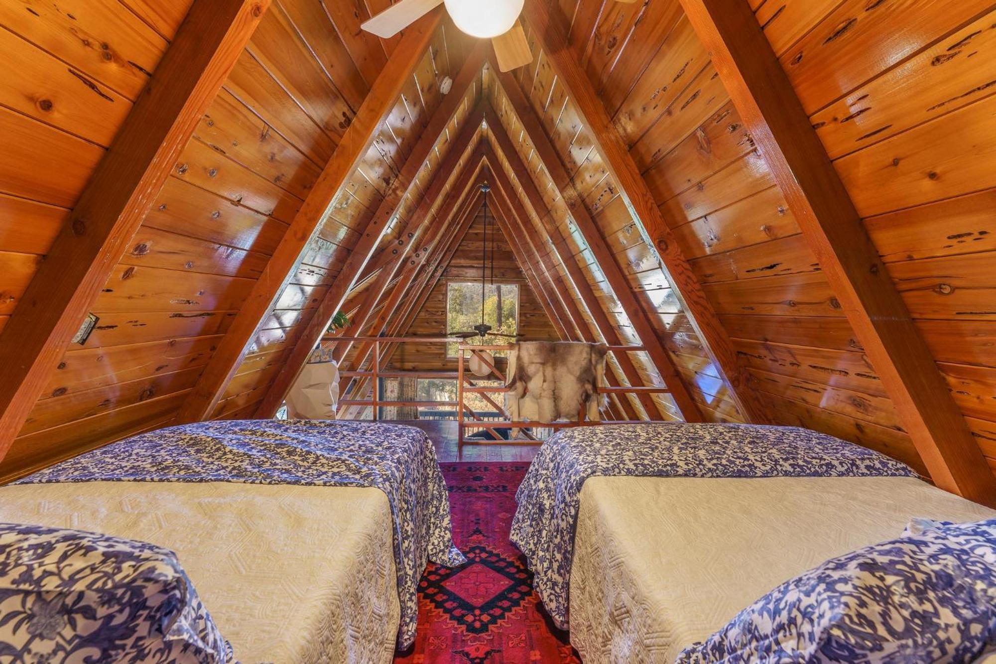 Holiday home Sugar Pine Haus- A-frame W Hot Tub *