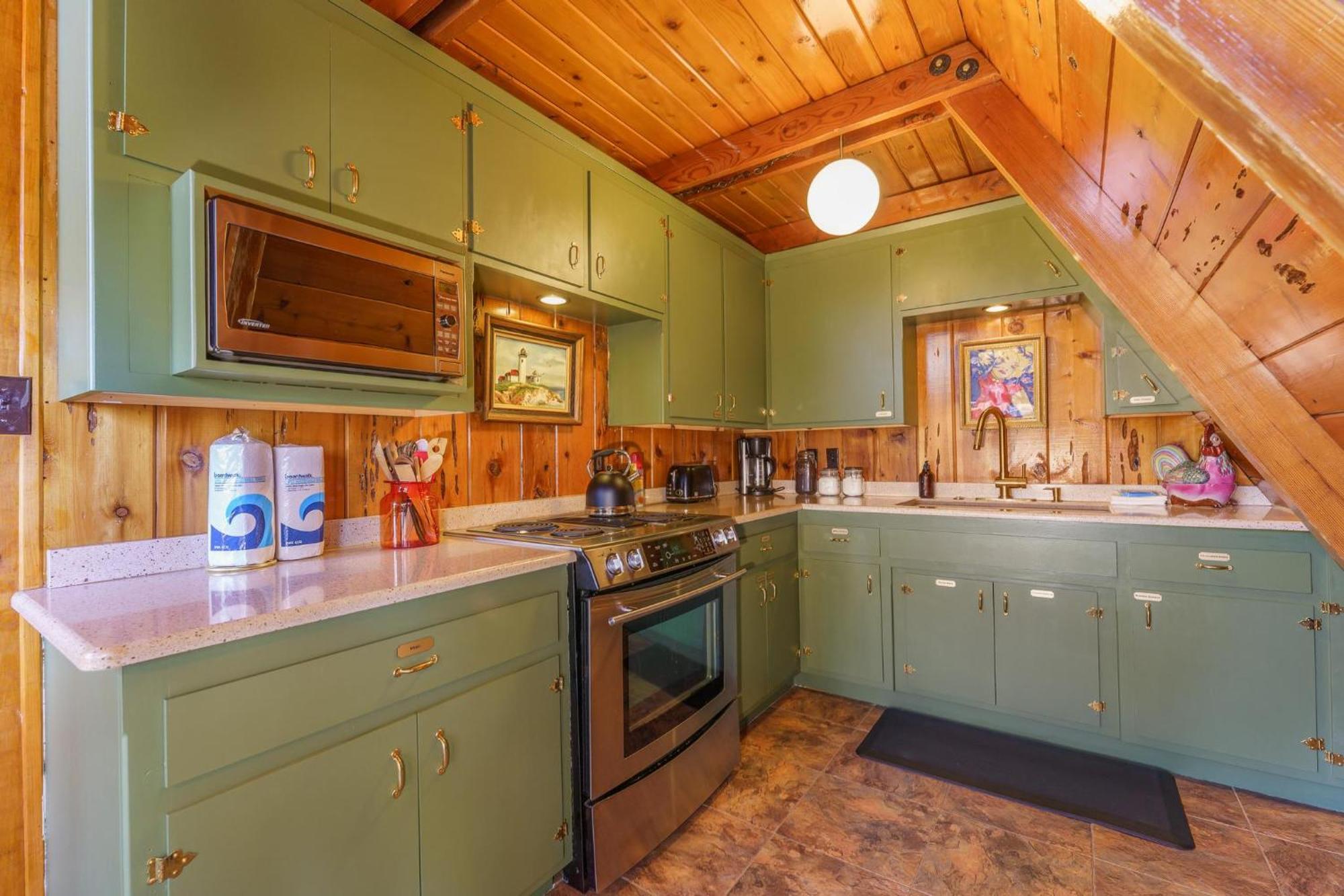 Sugar Pine Haus- A-frame W Hot Tub Holiday home Oakhurst