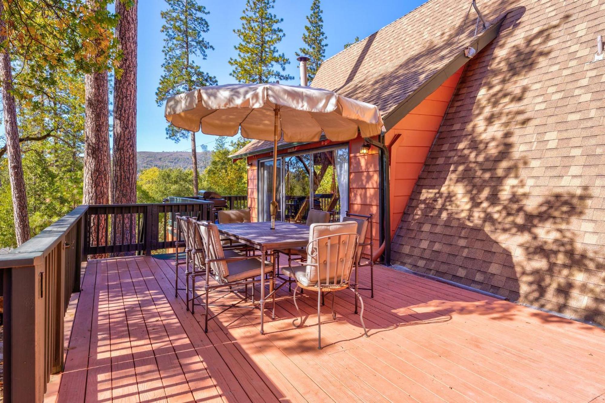 Sugar Pine Haus- A-frame W Hot Tub Holiday home